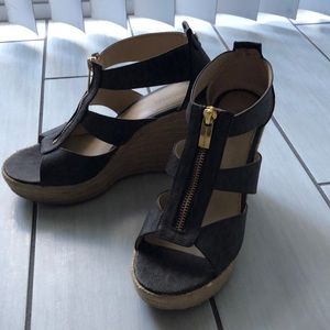Authentic Michael Kors wedges size 7